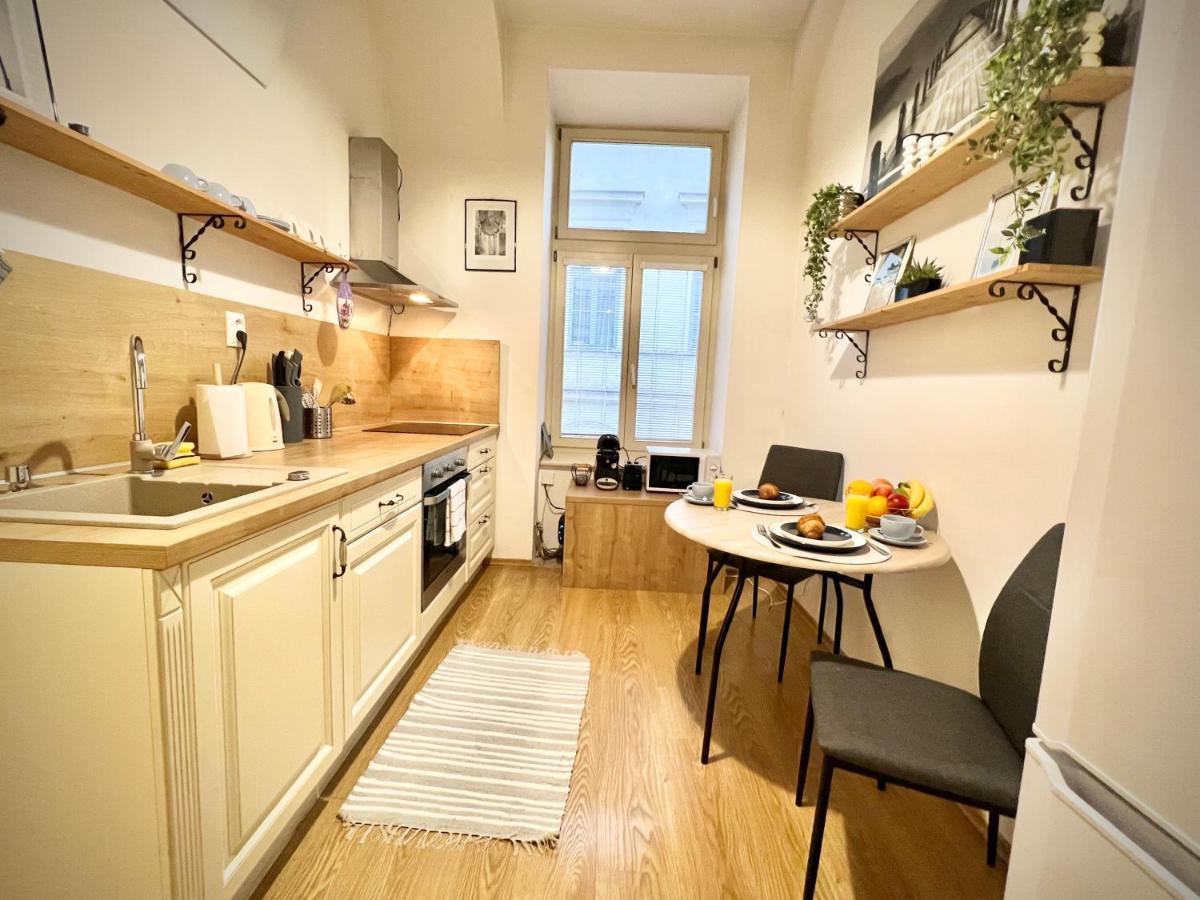 Elegant Apartment In Košice Esterno foto