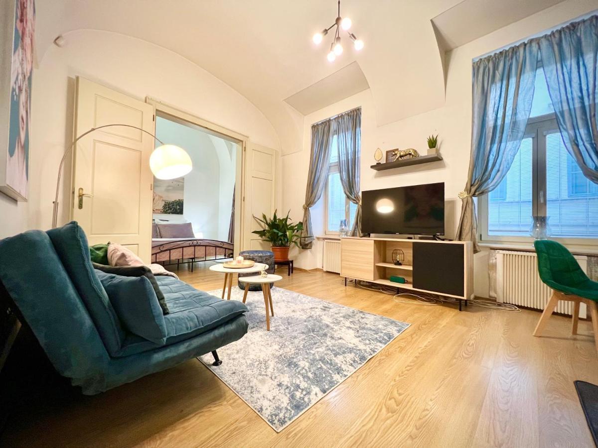 Elegant Apartment In Košice Esterno foto